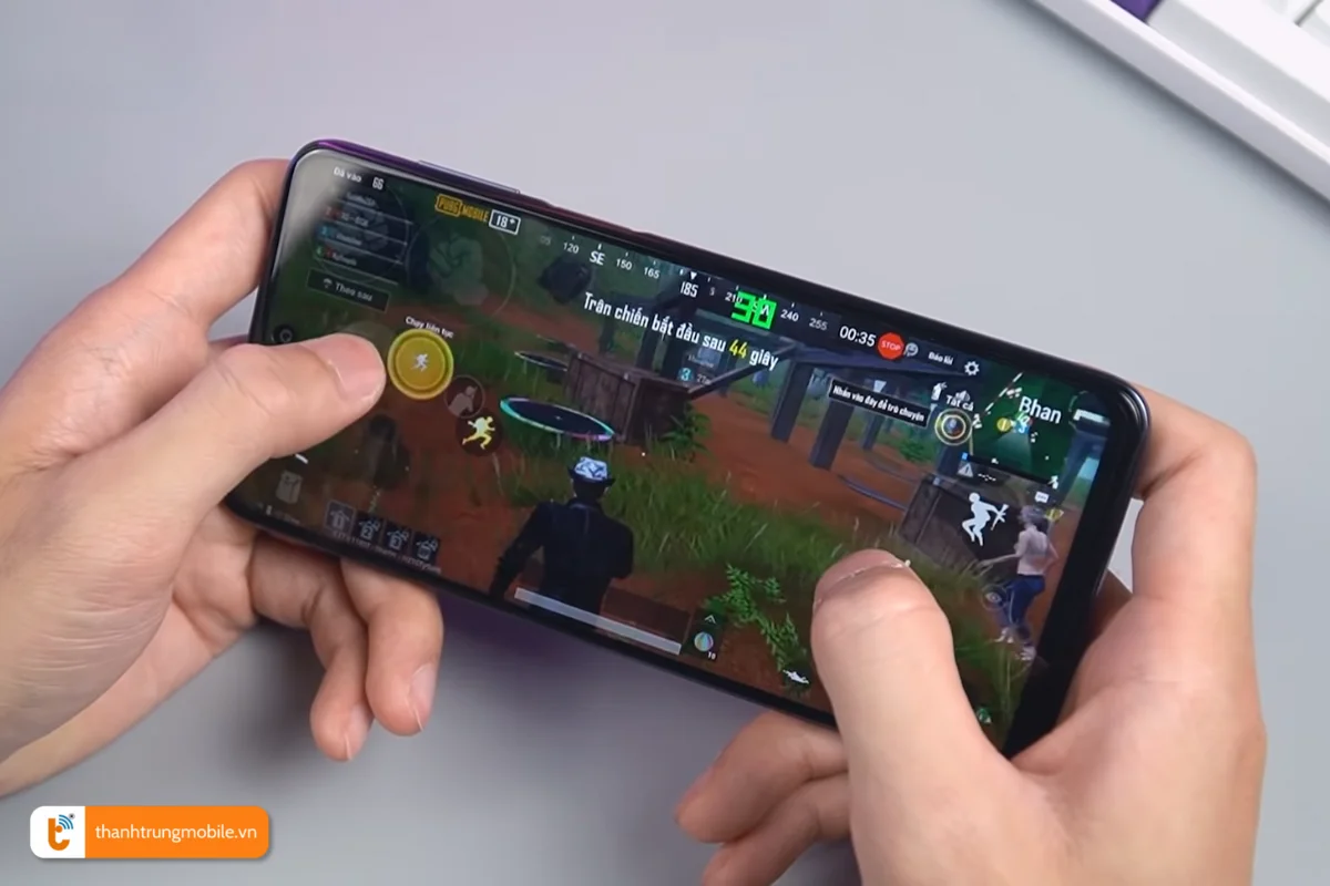 Chơi game trong thời gian dài cũng là một nguyên nhân gây chai pin Redmi Note 9S