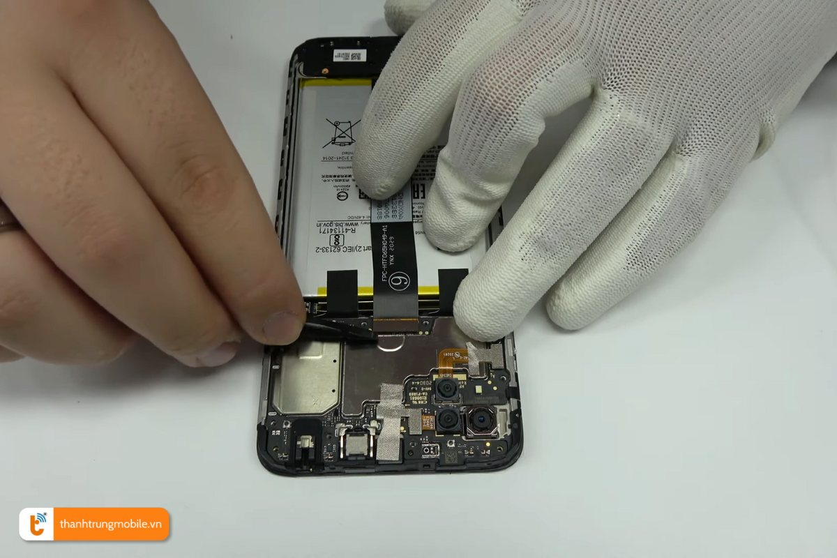 Quy trình lắp đặt pin mới cho Xiaomi Redmi 9C tại Thành Trung Mobile