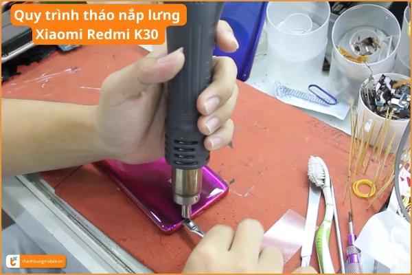 quy-trinh-thao-nap-lung-xiaomi-redmi-k30