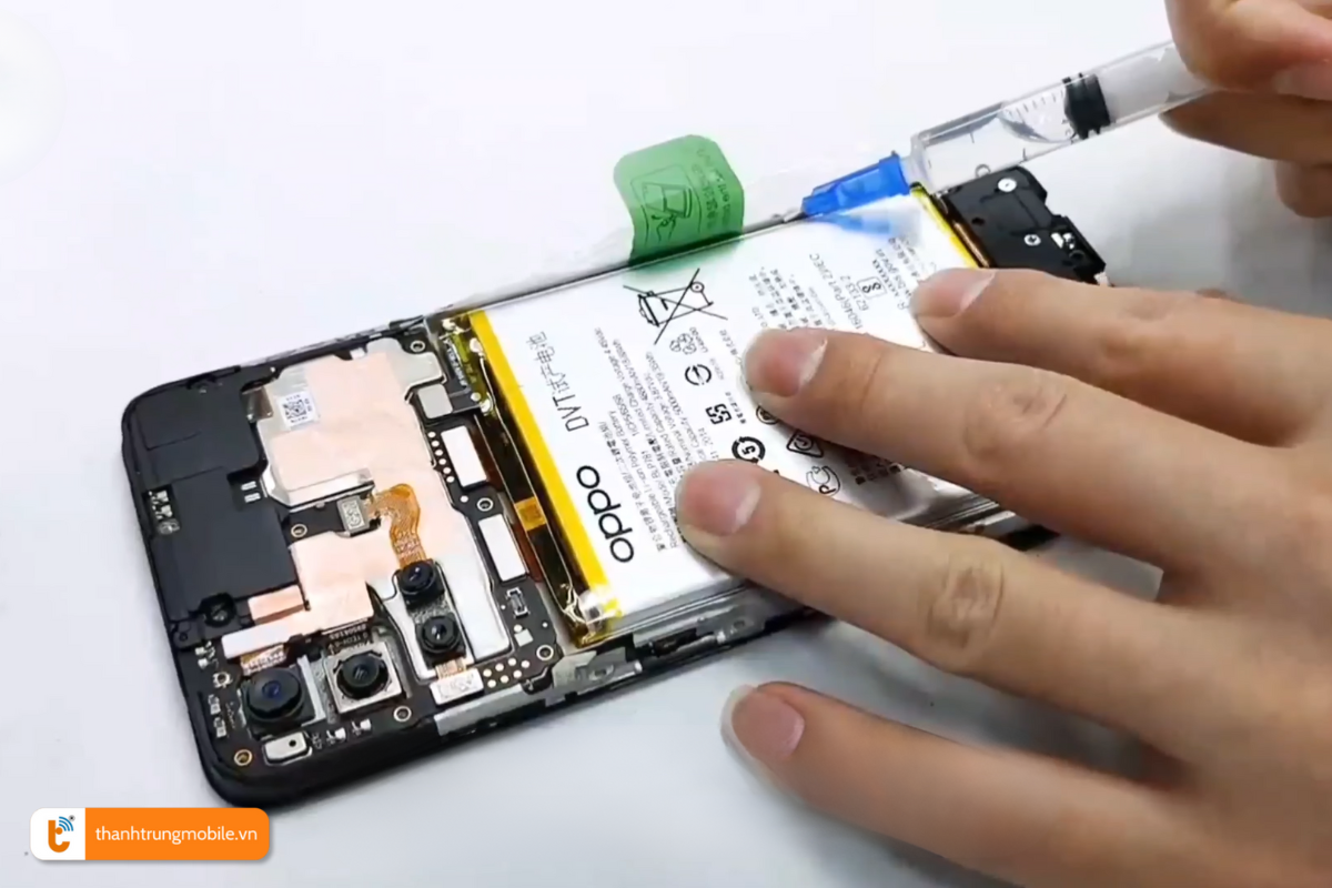 Quy trình thay pin Oppo A92 2020 chính hãng tại Thành Trung Mobile
