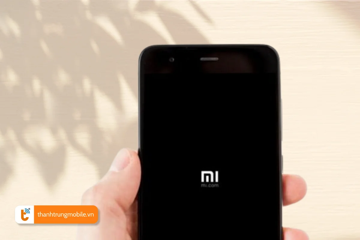 Điện thoại Xiaomi có thể gặp phải lỗi treo logo, tình trạng máy không thể khởi động hoàn chỉnh mà chỉ dừng lại ở logo Xiaomi/ MIUI