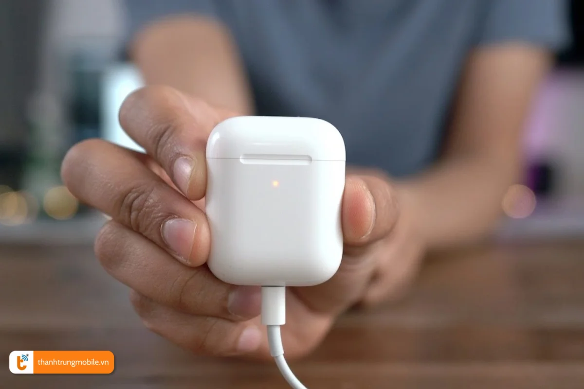 Sau khi thay chân sạc AirPods 1 đã sạc vào pin lại như ban đầu