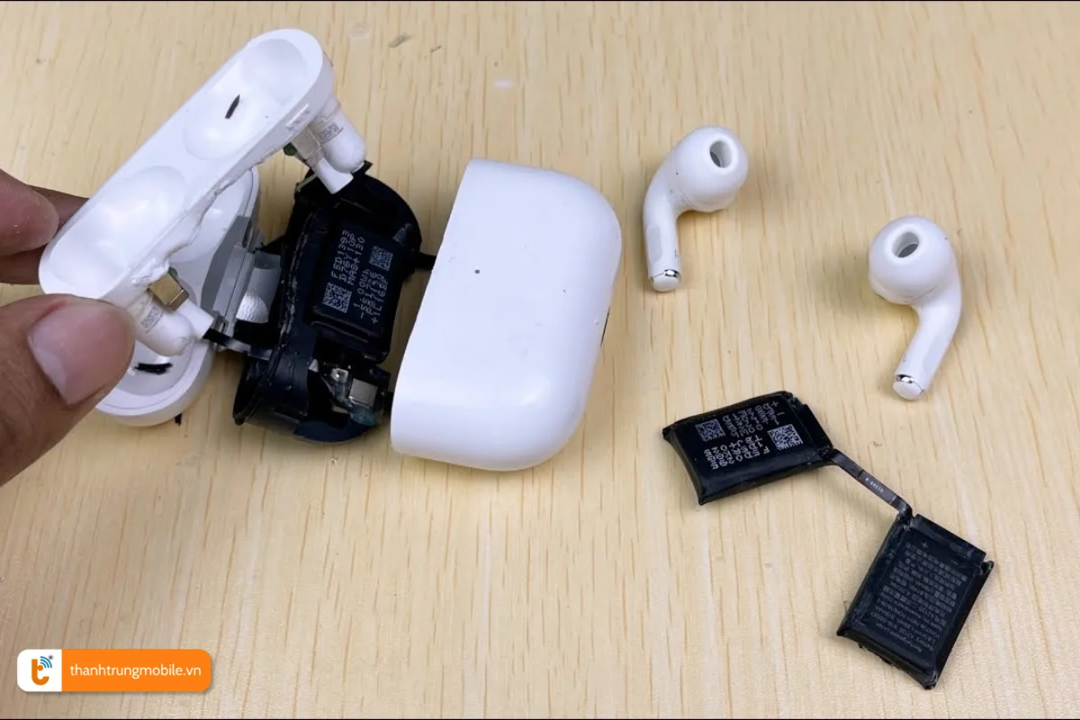 Tình trạng dock sạc AirPods Pro bị chai pin cần thay mới