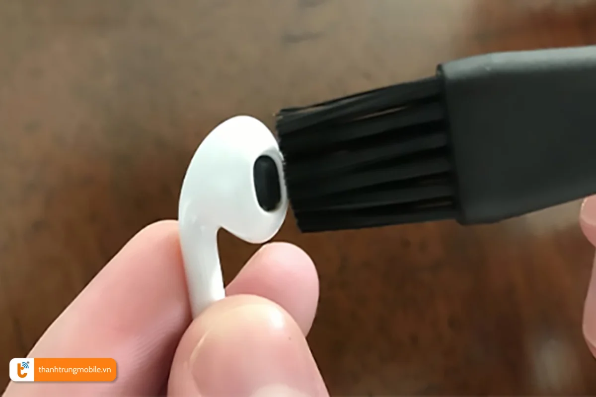 Vệ sinh tai nghe AirPods 1