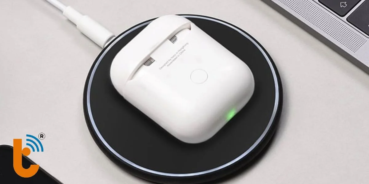 AirPods Pro tích hợp hộp sạc không dây tiêu chuẩn Qi