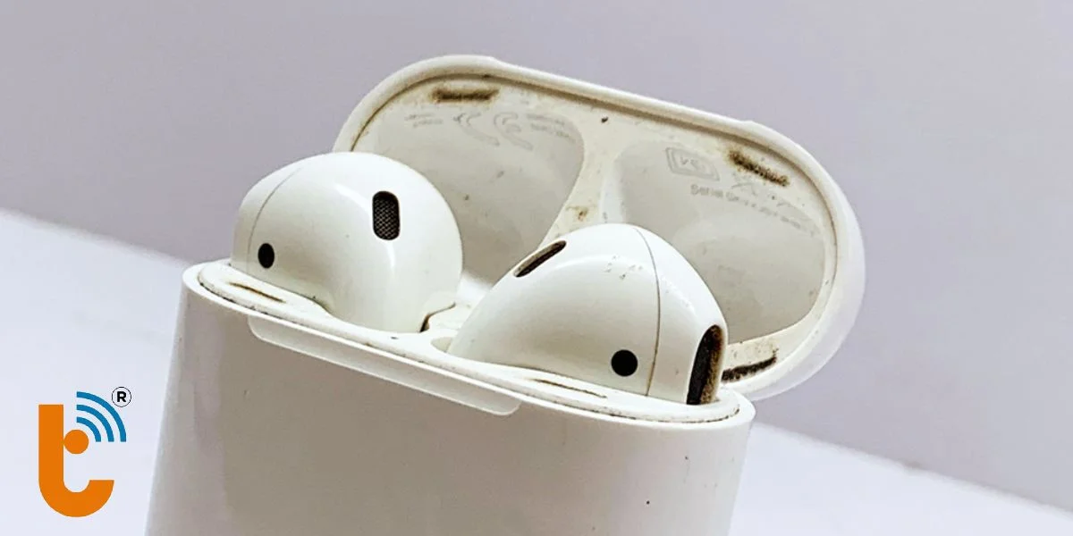 Bụi bẩn bám vào AirPods