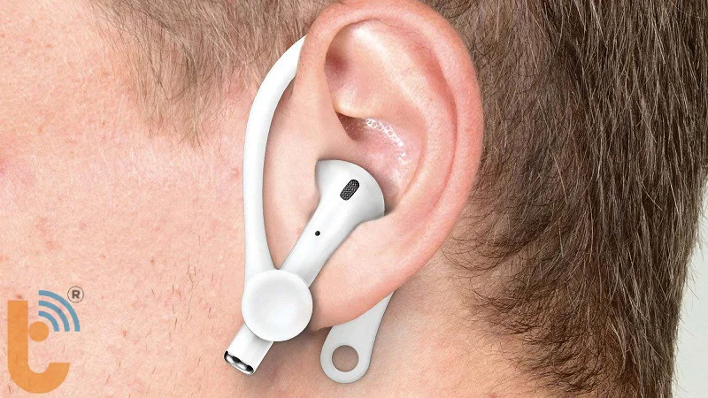 sử dụng móc tai hoặc dây đeo cho AirPods để tăng độ bám