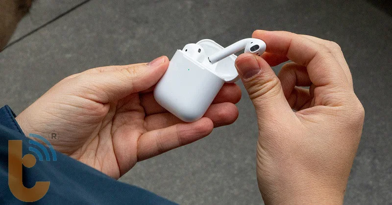 Cất AirPods trong hộp sạc khi không sử dụng