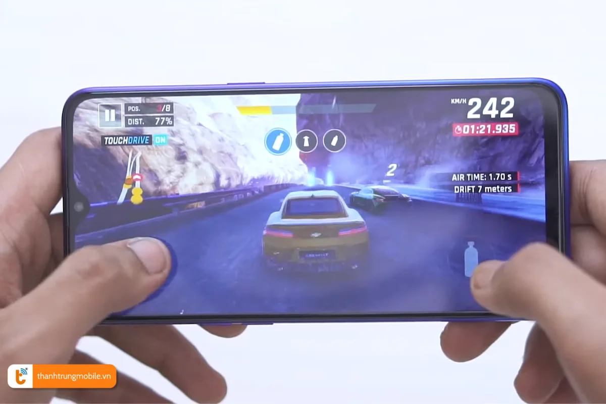 Chơi game trên điện thoại quá lâu cũng có thể gây chai pin Realme 5 Pro