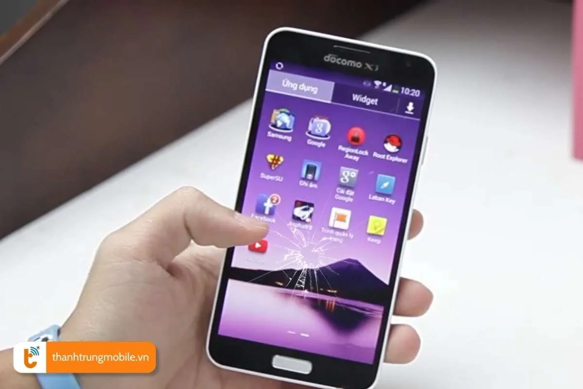 dau hieu can sua mat kinh samsung galaxy j