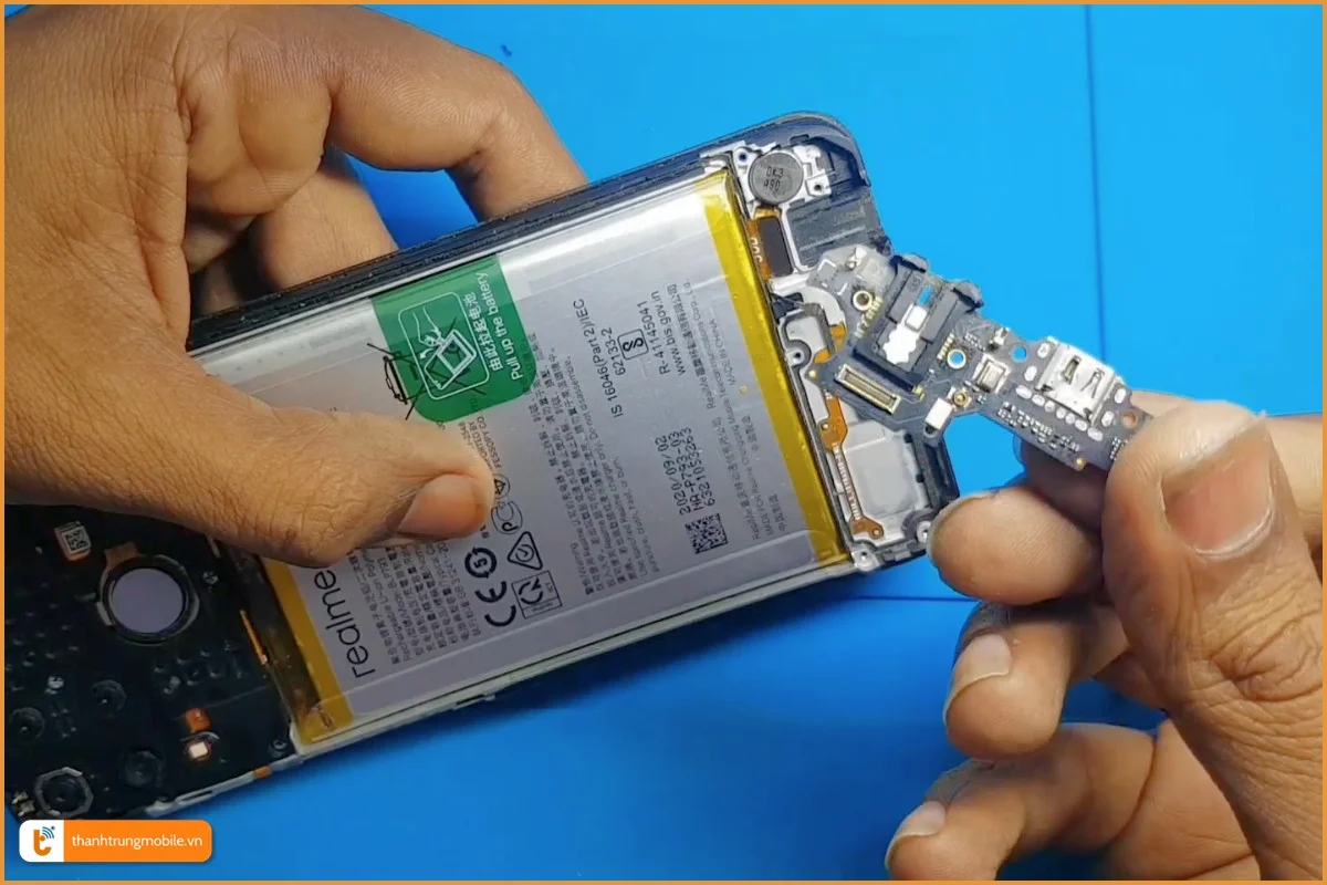 Quy trình thay cổng sạc điện thoại Realme C15