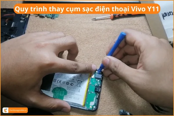 quy-trinh-thay-cum-sac-dien-thoai-vivo-y11