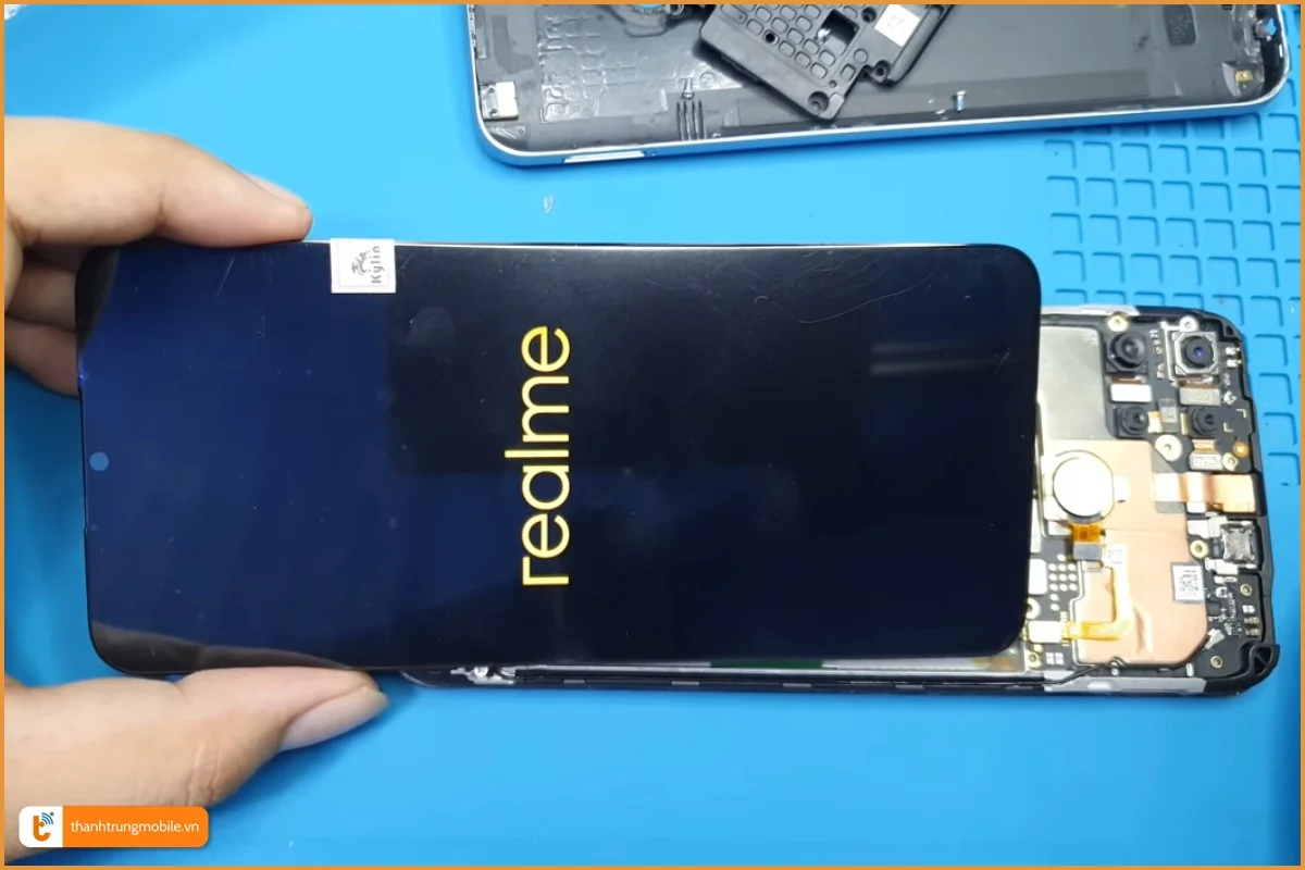 Quy trình thay màn hình điện thoại Realme C15