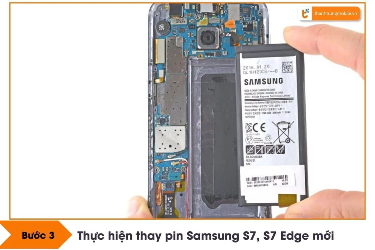 thuc hien thay pin moi cho Samsung S7, S7 Edge