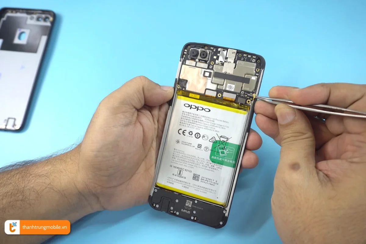 Quy trình thay vỏ điện thoại Realme 2 tại Thành Trung Mobile