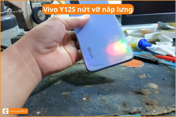 vivo-y12s-nut-vo-nap-lung