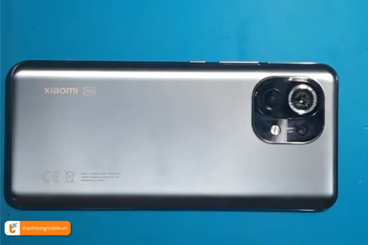 Camera sau Xiaomi Mi 11 bị vỡ khiến hình ảnh chụp không rõ nét