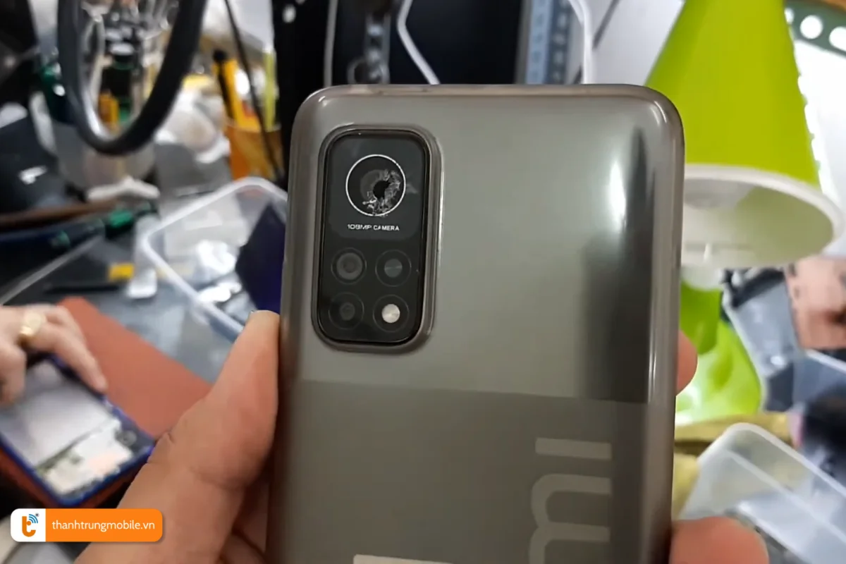 Camera Xiaomi Mi 10T Pro bị vỡ ảnh hưởng đến khả năng chụp ảnh