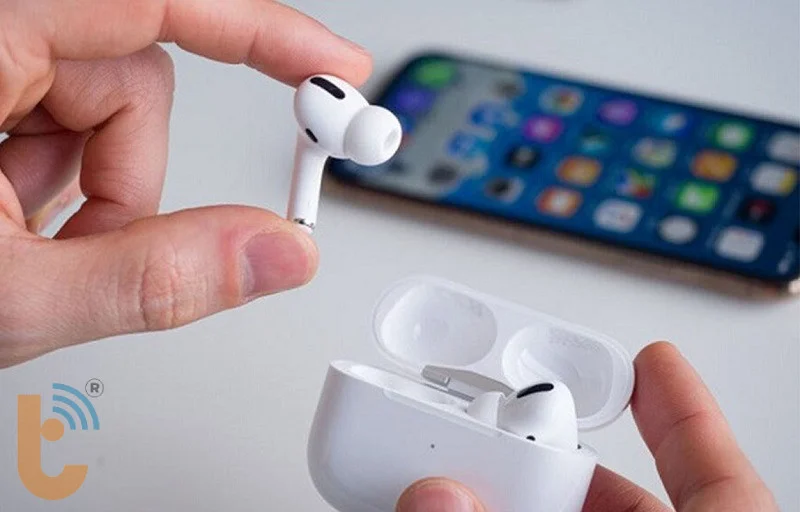 Cận cảnh chiếc tai nghe AirPods