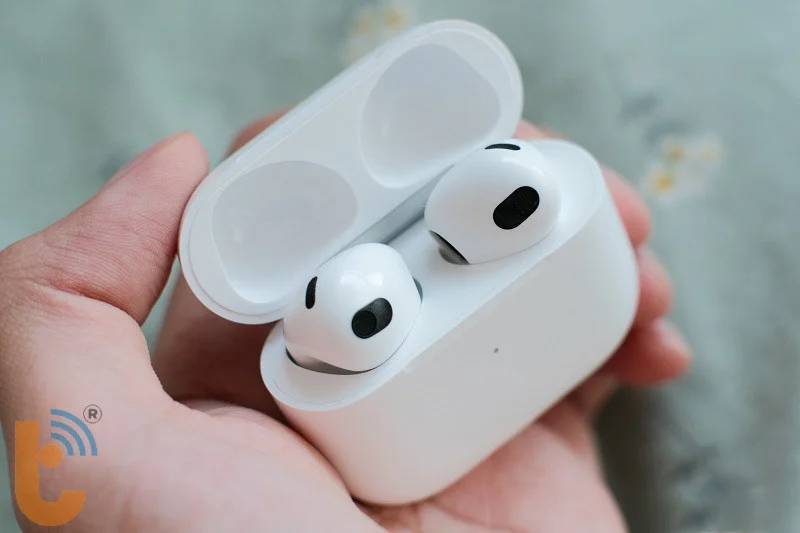 Trên tay chiếc tai nghe không dây AirPods của Apple