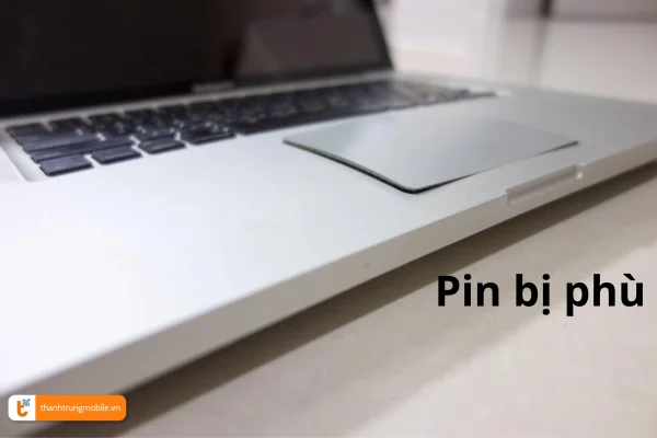 pin-macbook-pro-2015-bi-phong-gay-hong-thiet-bi