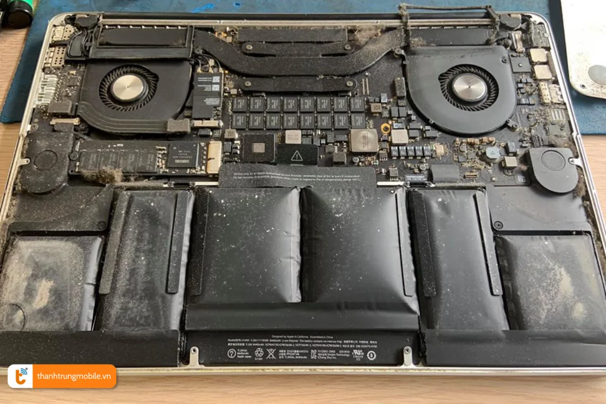 Pin Macbook Pro 2018 bị phồng ảnh hưởng nặng nề tới thiết bị
