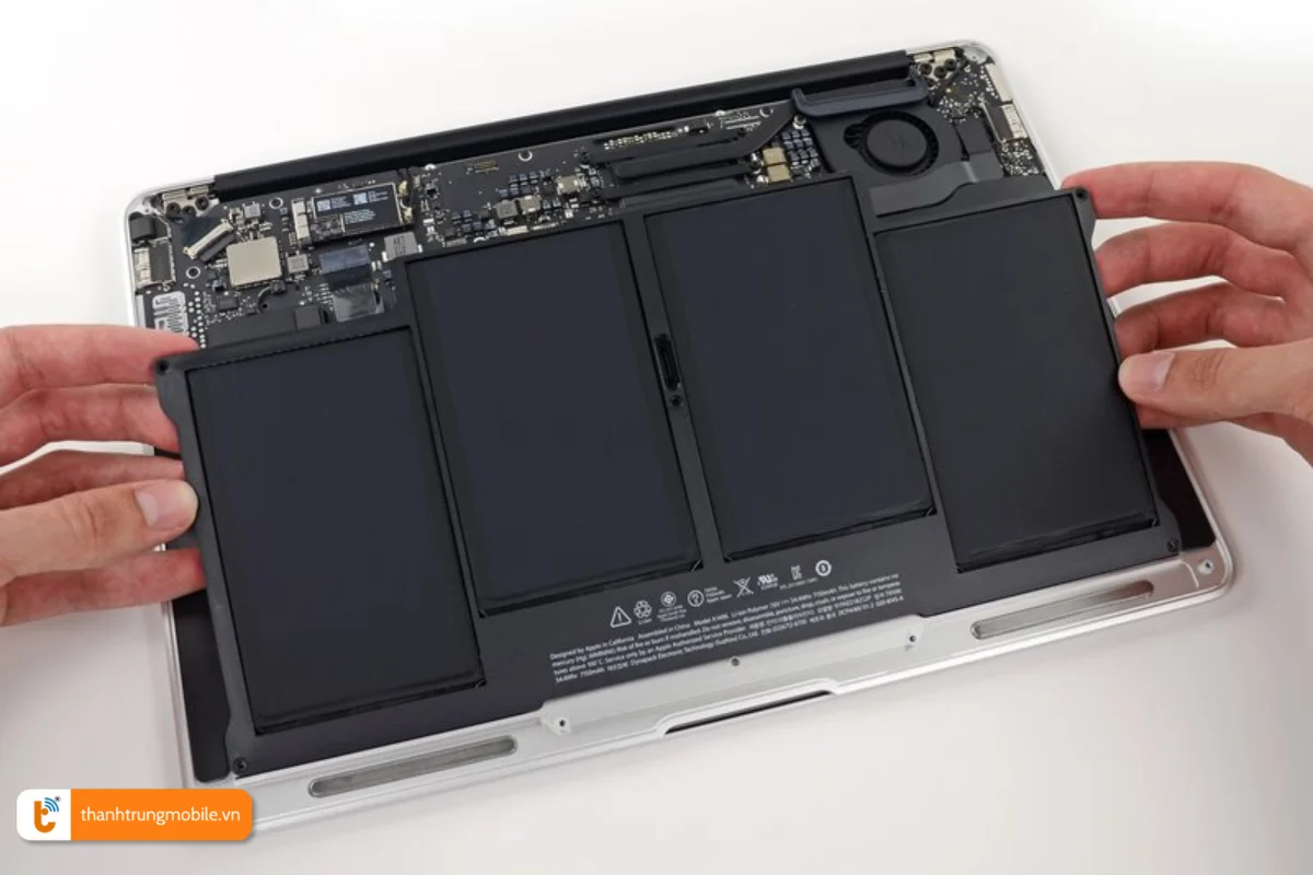 Quy trình thay thế pin Macbook Air 2014 tại Thành Trung Mobile