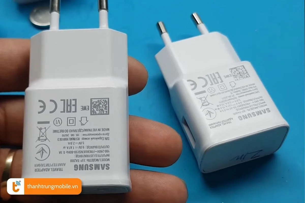 Sử dụng củ sạc chính hãng khi sạc nhanh Samsung Adaptive Fast Charging