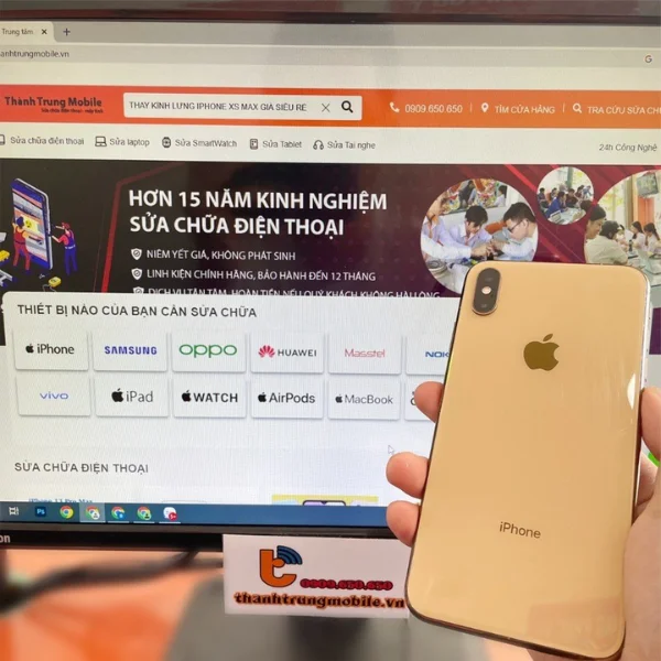 thay-kinh-lung-iphone-xs-3