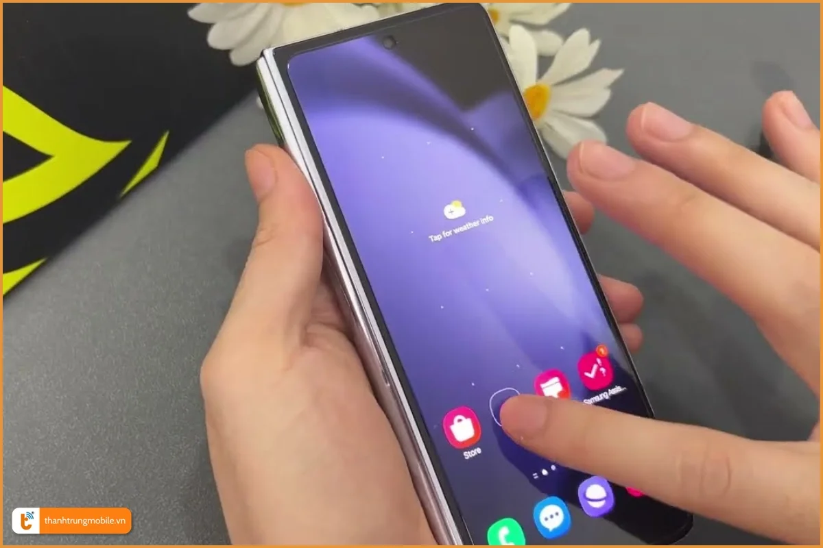 Thay màn hình ngoài Samsung Galaxy Z Fold 6 chính hãng