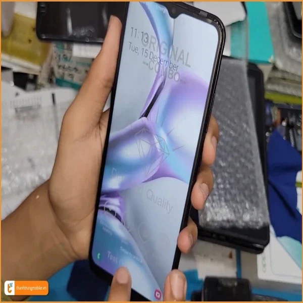 thay-man-hinh-samsung-a02s-1