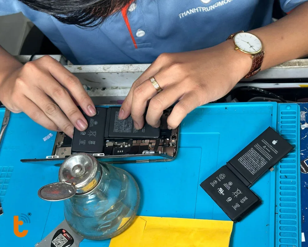 Thay pin điện thoại bảo hành 12 tháng