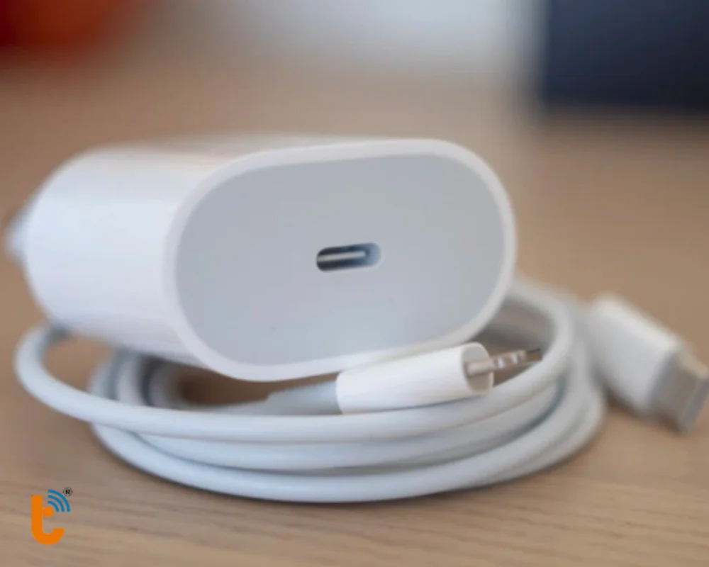 Thử thay củ sạc và dây cáp bằng hàng chính hãng Apple