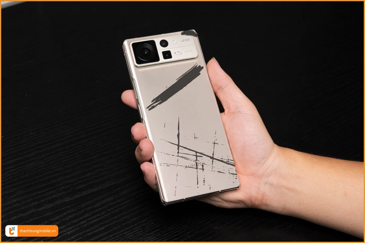 Vỏ Xiaomi Mix Fold 2 trầy xướt, bong tróc sơn cần thay mới